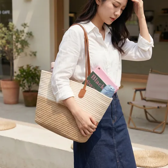 Chic Large Capacity Lady Handbag Fashion Bag For Women With Stylish Straw Tote